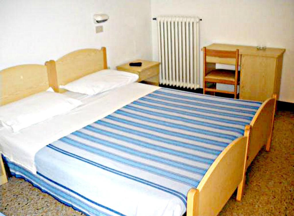 Hotel Ronconi Rimini Room photo