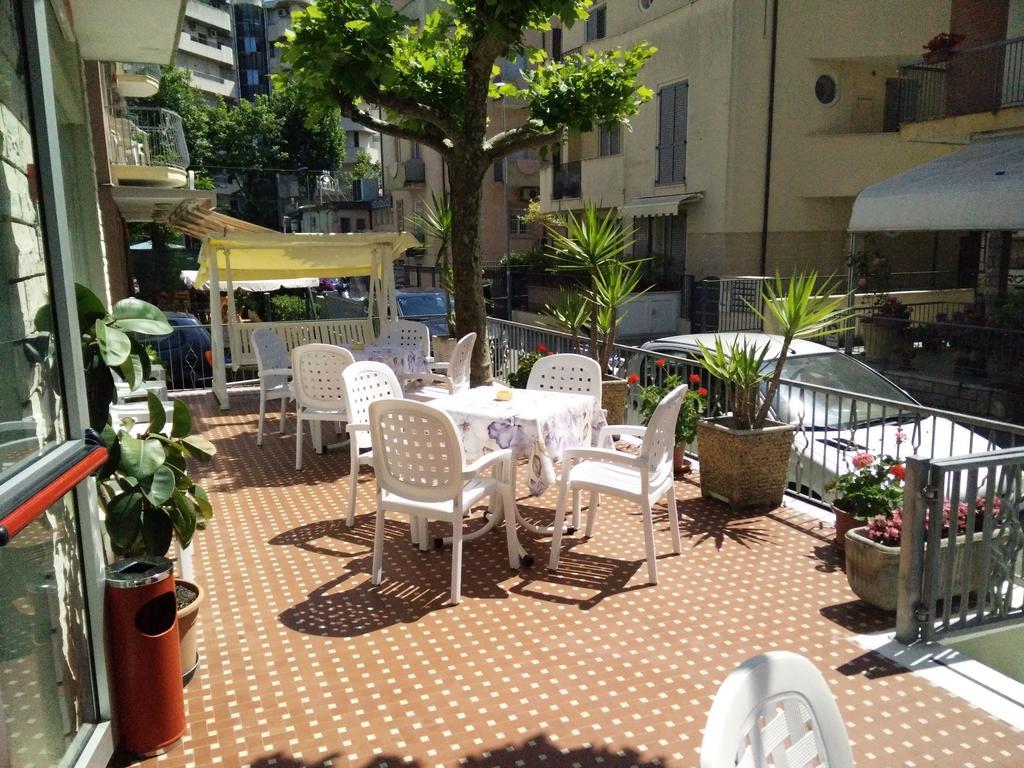 Hotel Ronconi Rimini Exterior photo